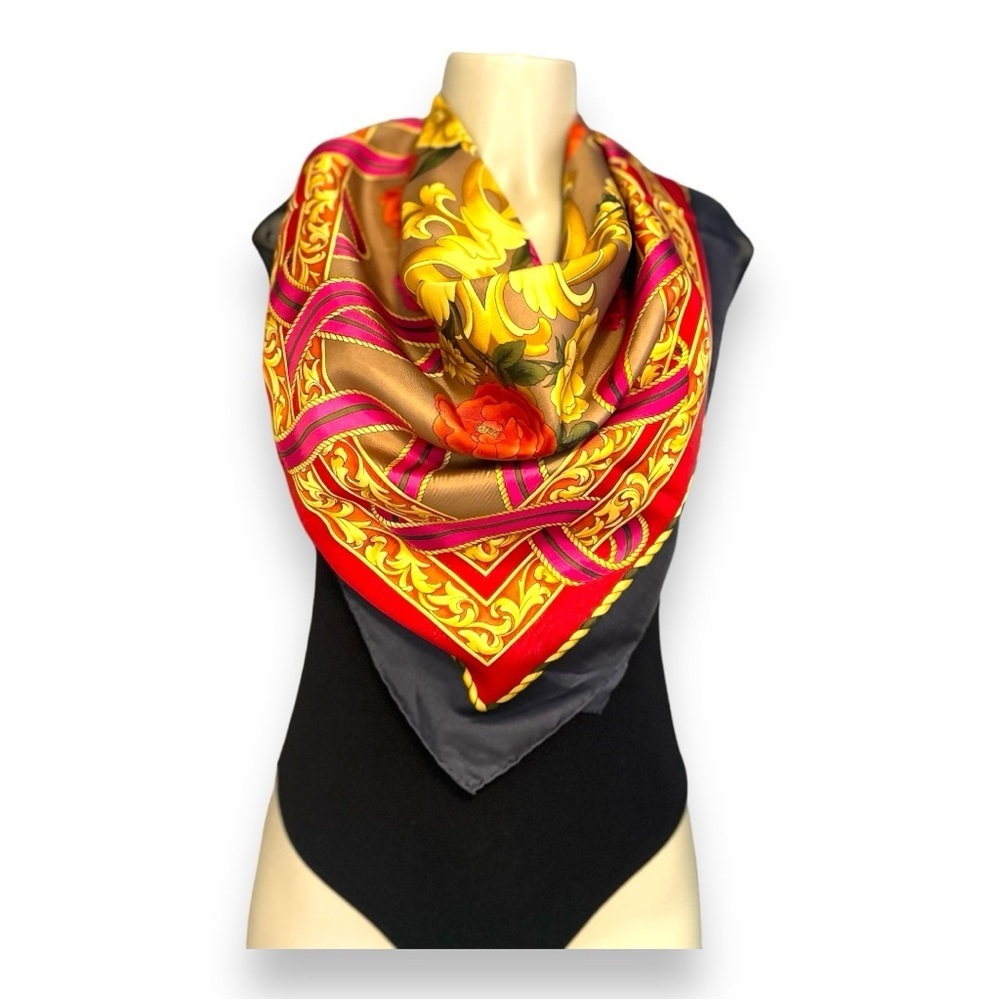 Salvatore Ferragamo scarf - Picture 9 of 13